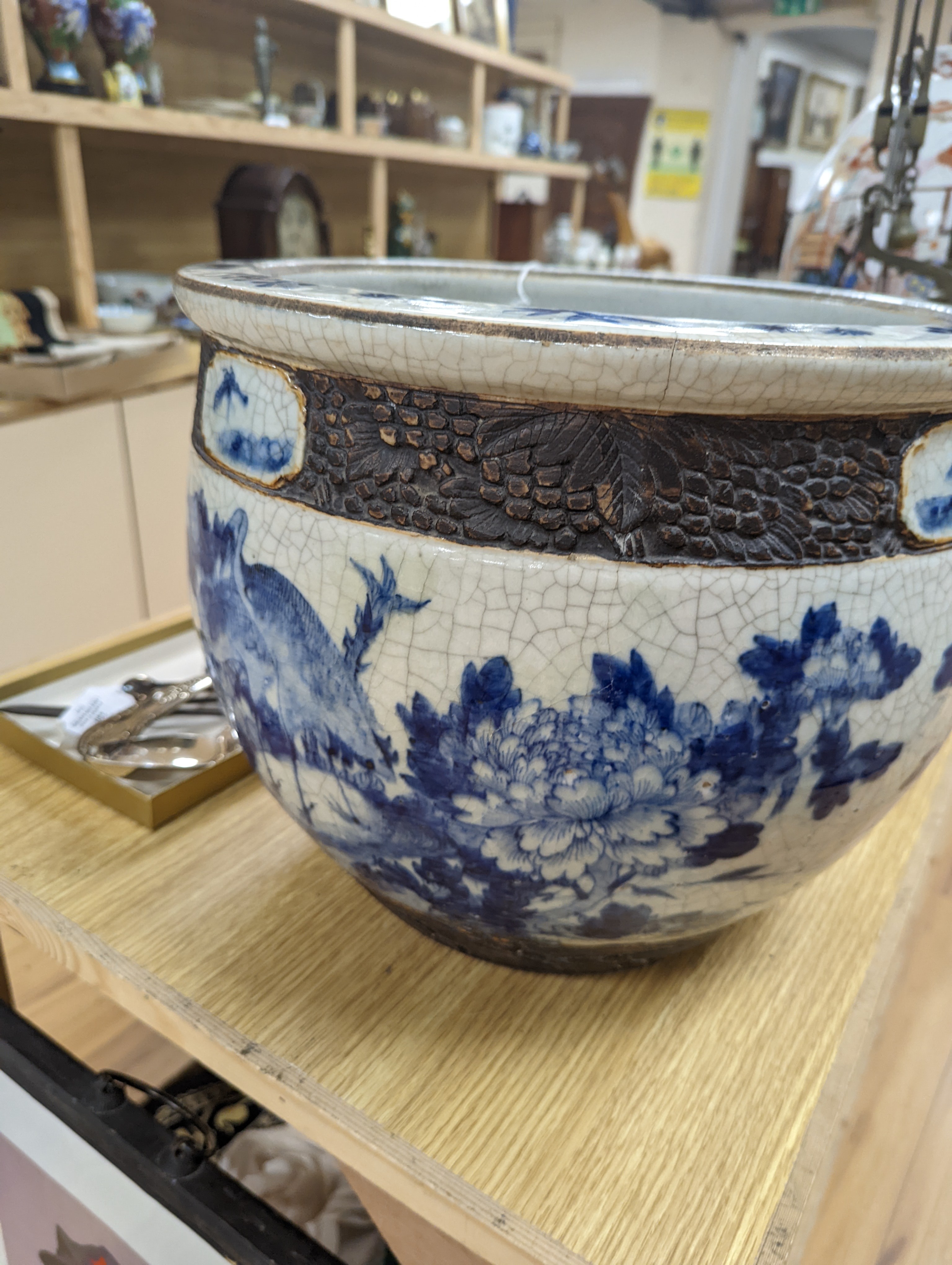 A late 19th/early 20th century Chinese blue and white crackleglaze jardiniere 30cm